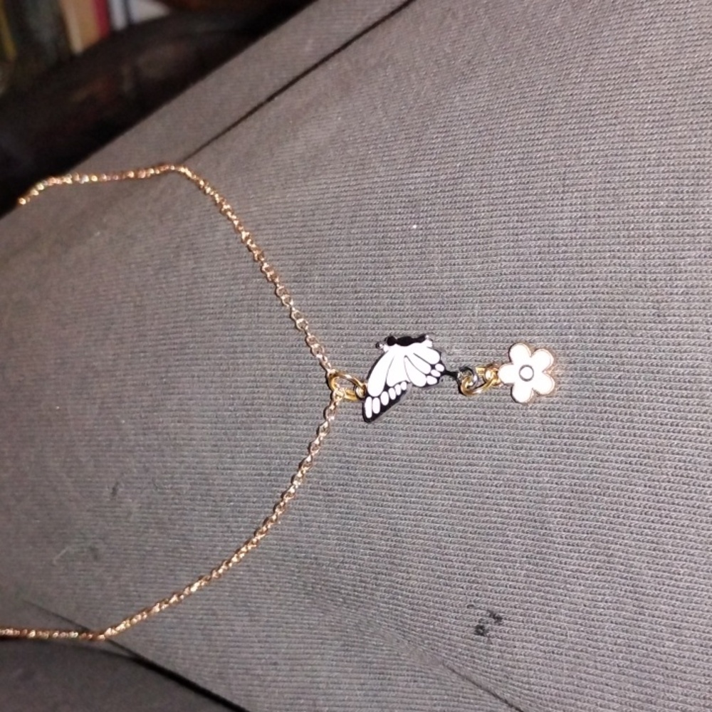 Elegant Gold Butterfly and Flower Necklace - Picture 2 of 3